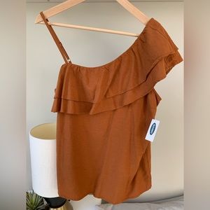 BNWT Rust ruffled top - M